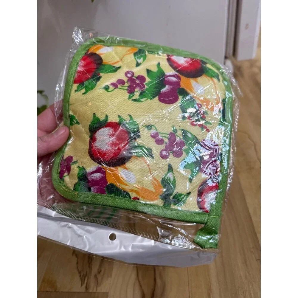 Kitchen Essentials Bundle – Dish Towels, Pot Holder & Sink Liner (New)